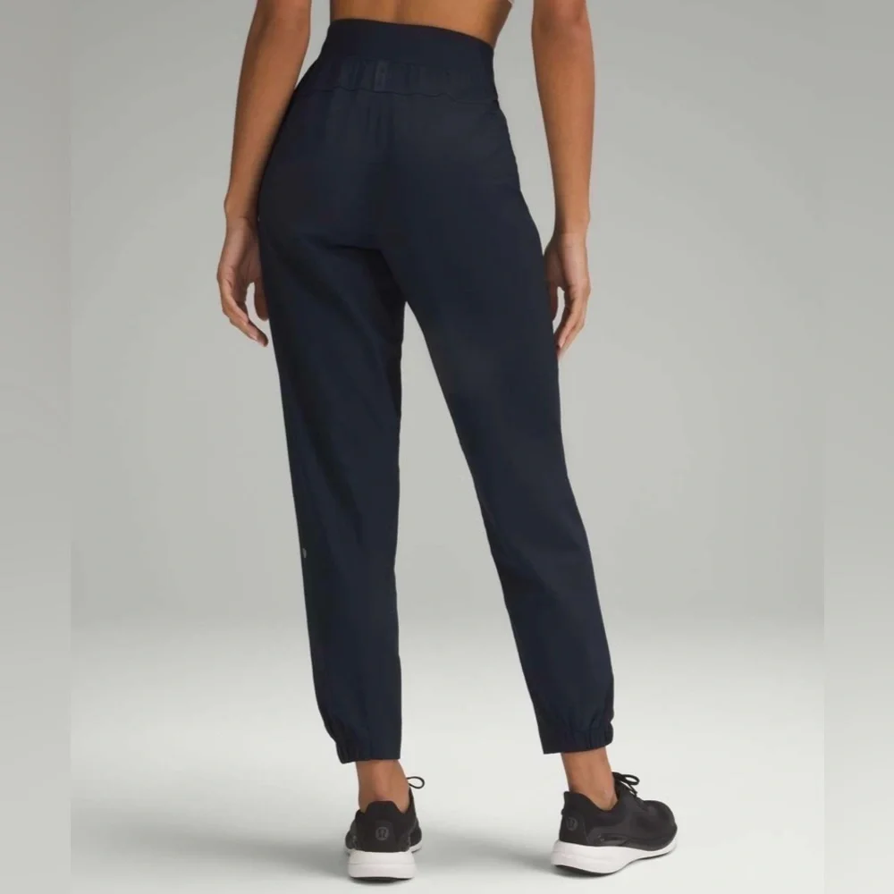 Lululemon sz 2 License to Train High-Rise Pant True Navy, NWOT new without tags